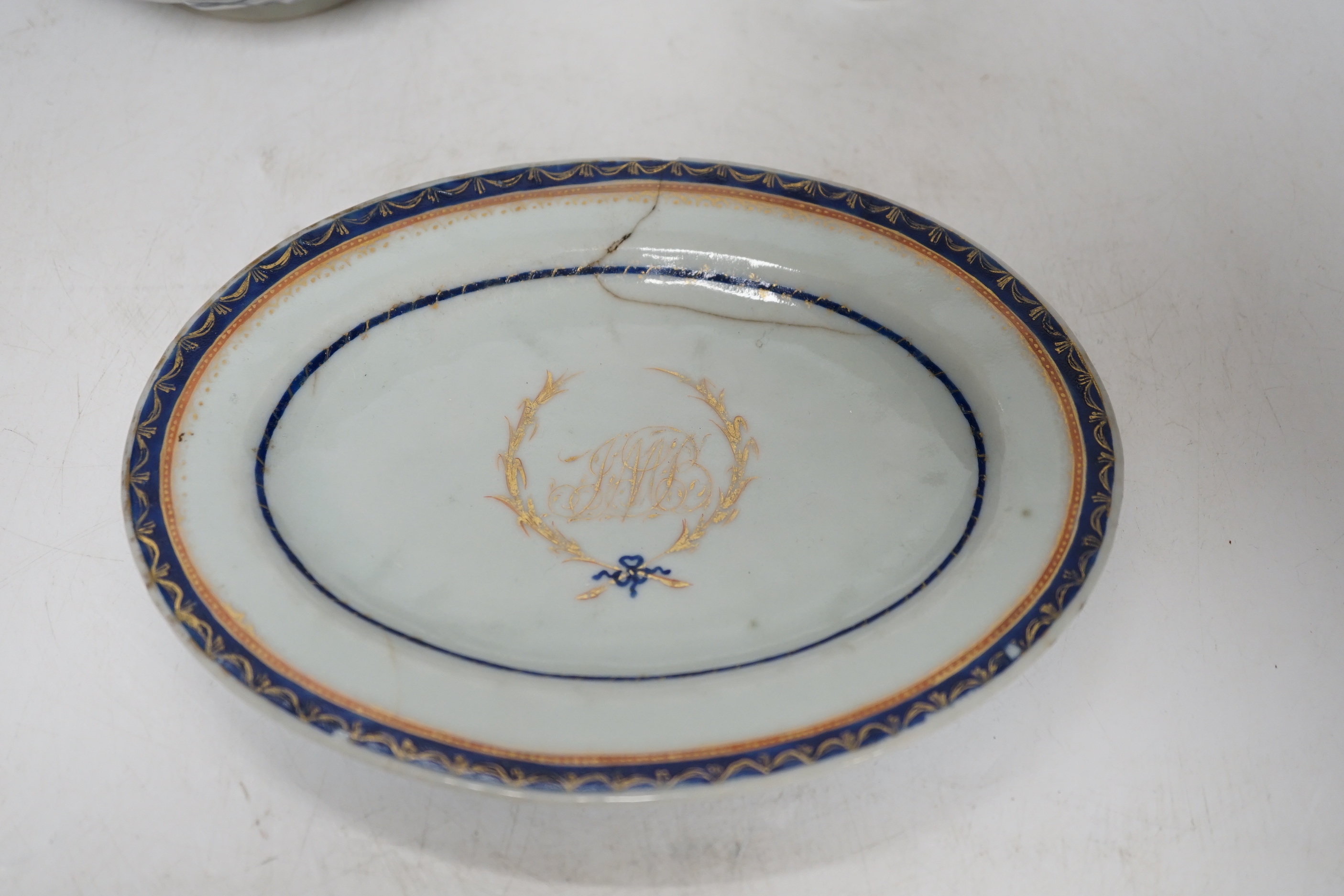 Chinese ceramics, 19th century and later, dish bowl 14cm diameter